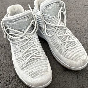 US 7.5 white air Jordan 32s